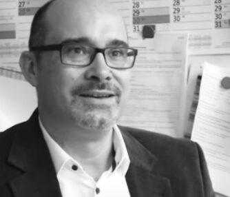 Raoul Schlösser Prismaschule Langenfeld (NRW) "Lehrkräfte verstehen ihre Arbeit bei uns als „Schatzsucher“ und nicht als „Defizitjäger“: Heterogenität annehmen, Individualität fördern und Talente (heraus-)fordern."